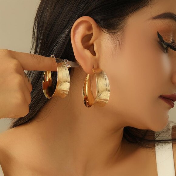 Chunky Gold Wide Band Hoop Earrings for Women, Thick Big Circle Round Statement - Picture 5 of 9